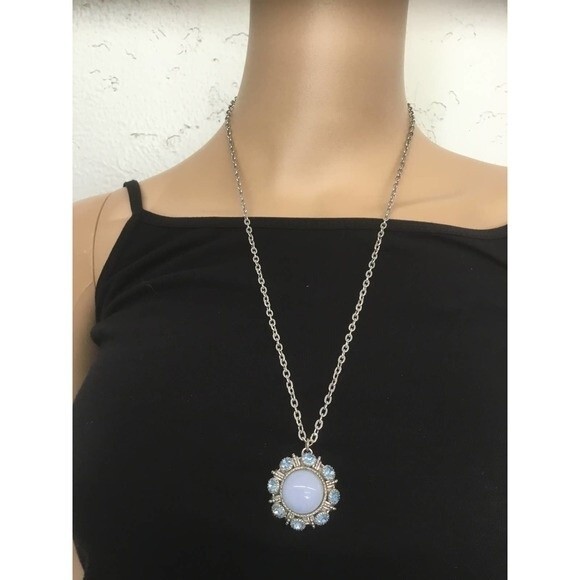 Vintage Avon Silver Blue Necklace - Picture 1 of 4